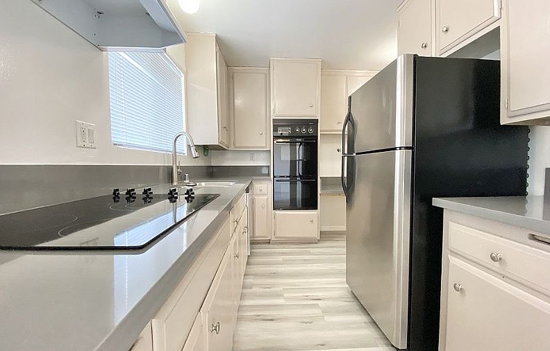 1st image of 11924 Montana Ave #10