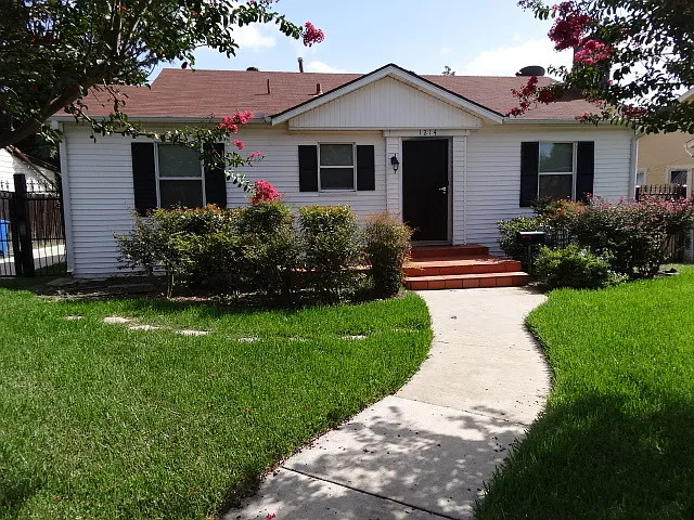 1214 Donaldson Ave — Photo 1