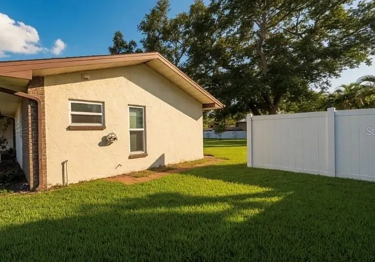 1648 Summerdale Dr S — Photo 2