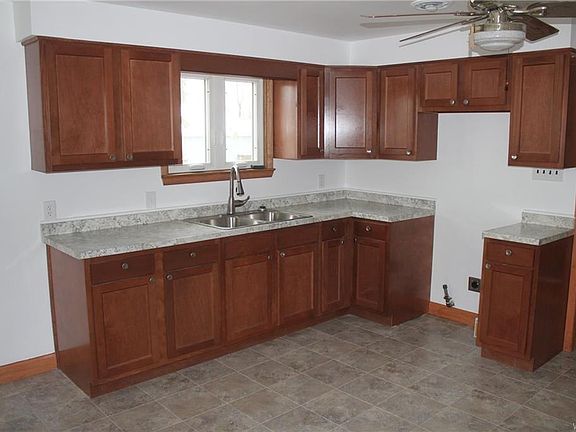 3rd image of 310 Wagner Ave