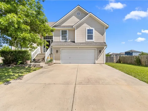 10104 E 219th Ter, Peculiar, MO 64078