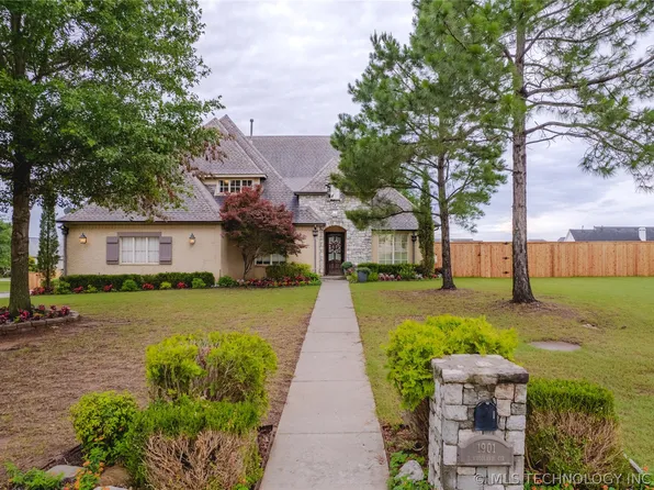 1901 E Woodland Cir, Muskogee, OK 74403