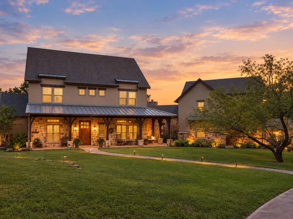 206 Rodeo Dr, Azle, TX 76020