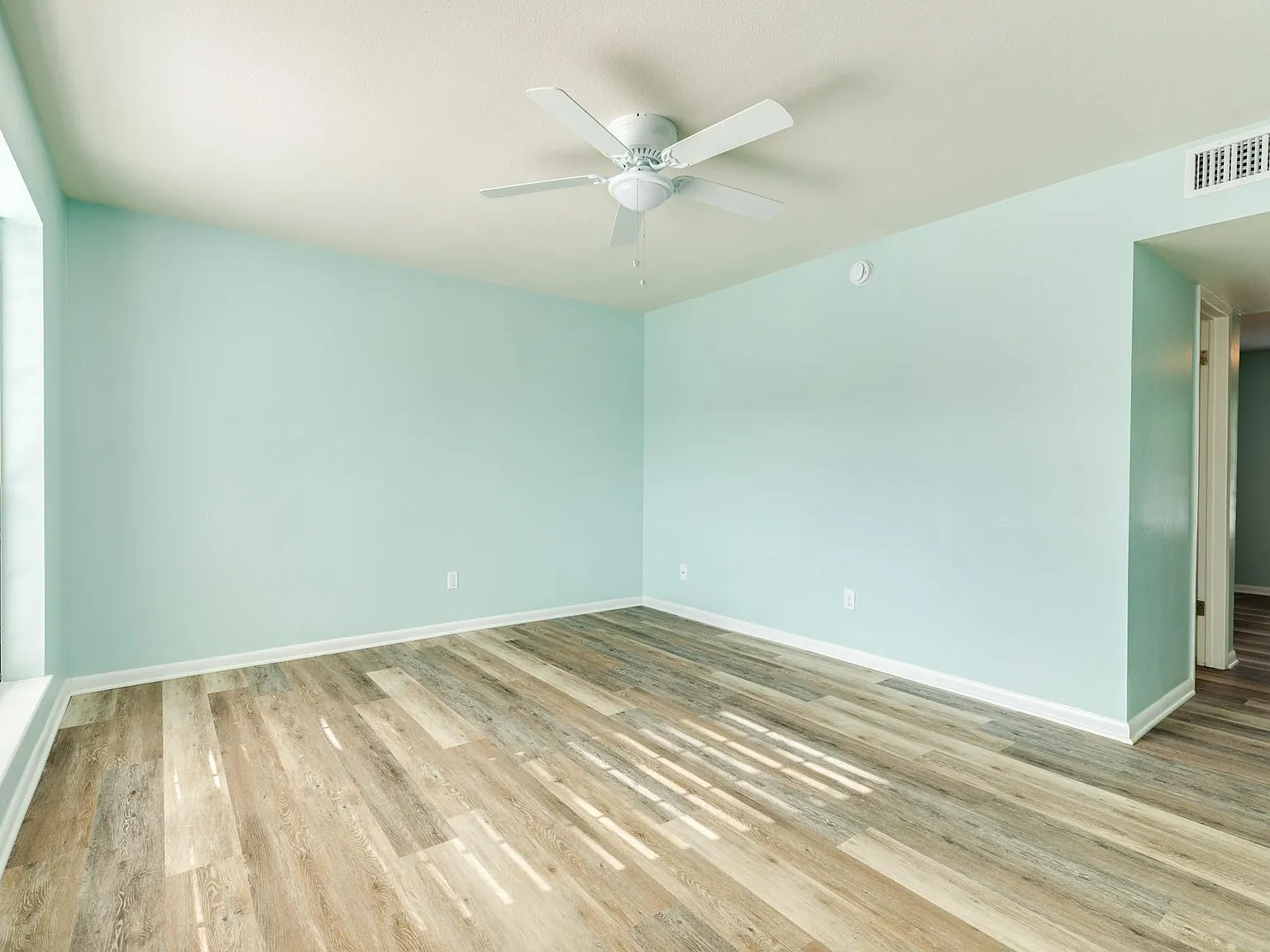2 bed, 6.0 bath, 1200 sqft, $1,800 — Photo 4