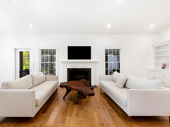 3rd image of 15 Tredwell Ln