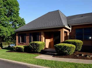 1 Georgetown Ln, Fairport, NY 14450