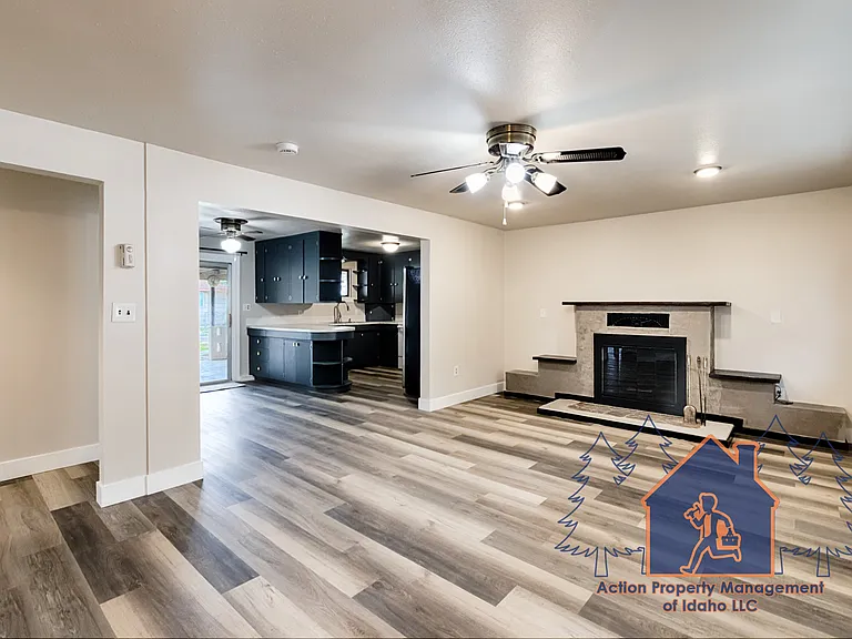 1013 W Willow Ave — Photo 5