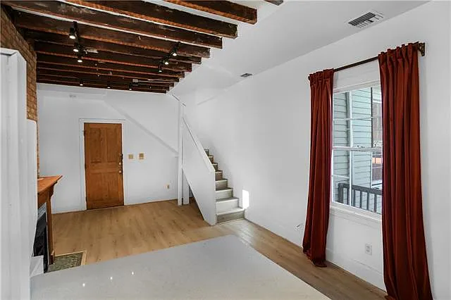 2 bed, 1.0 bath, 1200 sqft, $1,400 — Photo 3