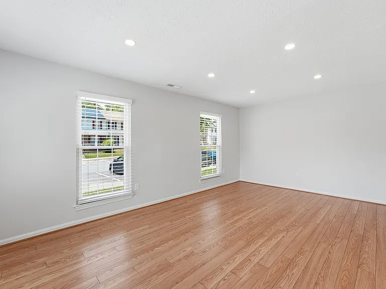 2401 W Rosecroft Village Cir — Photo 20
