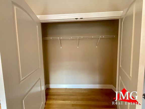 5th image of 2350 N Greenview Ave #2