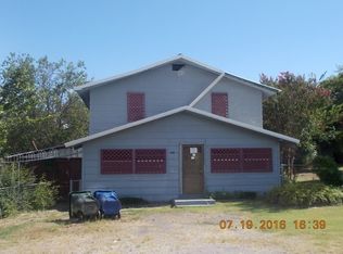 410 Hickory Ave, Comanche, OK 73529