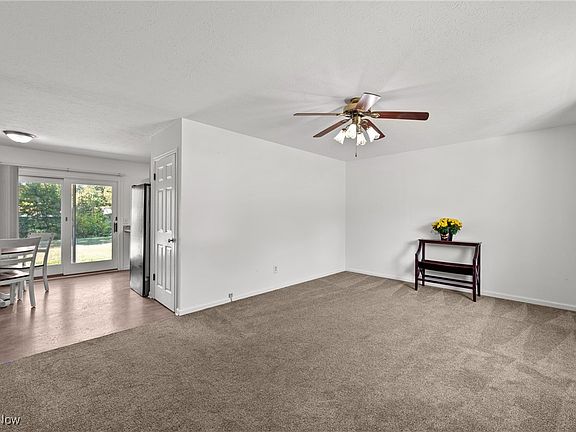 5th image of 4762 Hollyview Dr