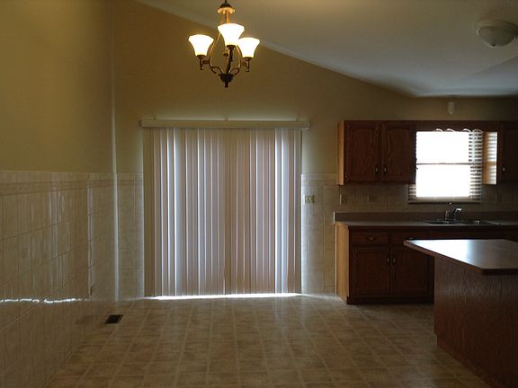 3rd image of 1805 Cumberland Dr