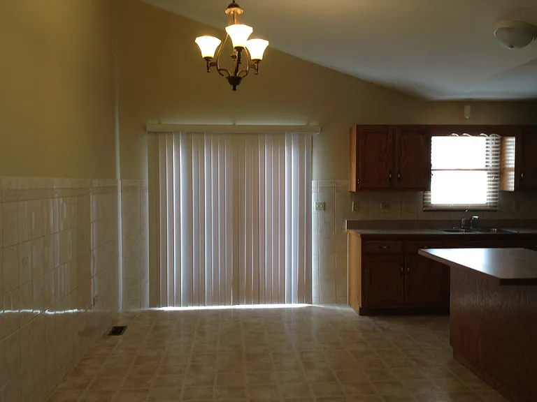 1805 Cumberland Dr — Photo 3