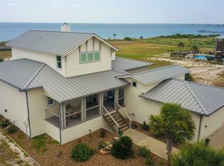 460 Bay Club Dr, Seadrift, TX 77983