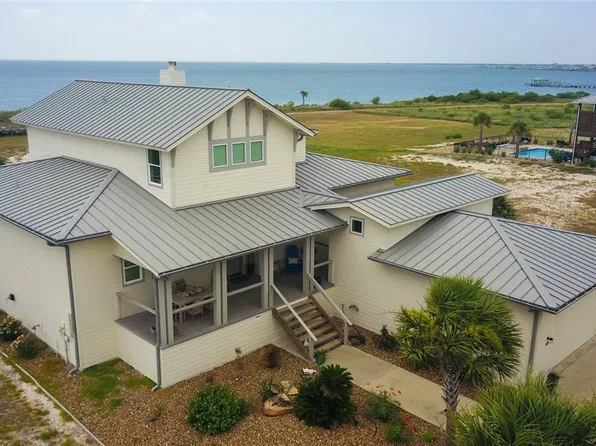 460 Bay Club Dr, Seadrift, TX 77983