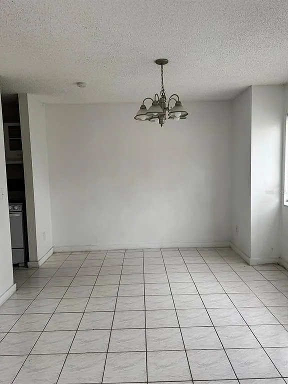 3 bed, 2.5 bath, 1405 sqft, $1,700 — Photo 3