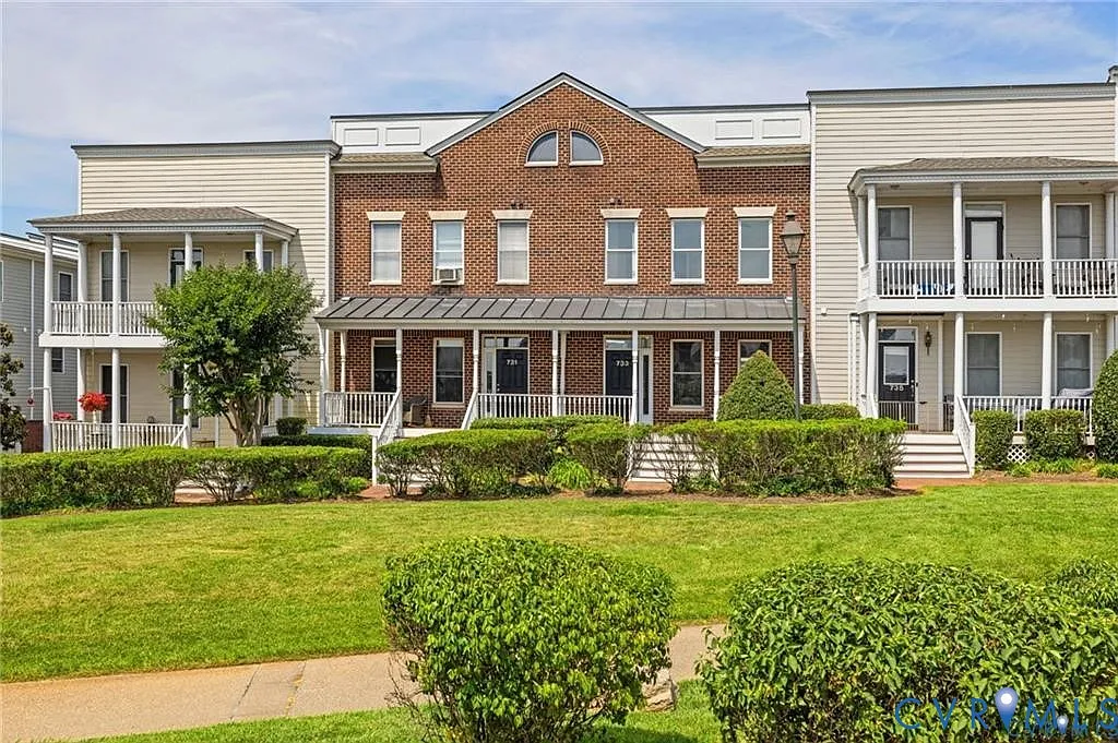 3 bed, 2.5 bath, $2,750 — Photo 1