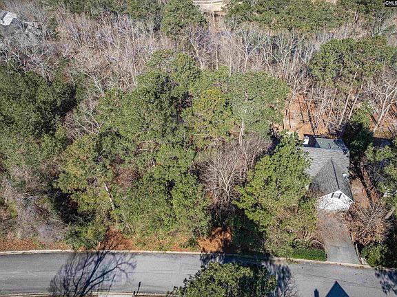 3rd image of 220 Waterville Dr