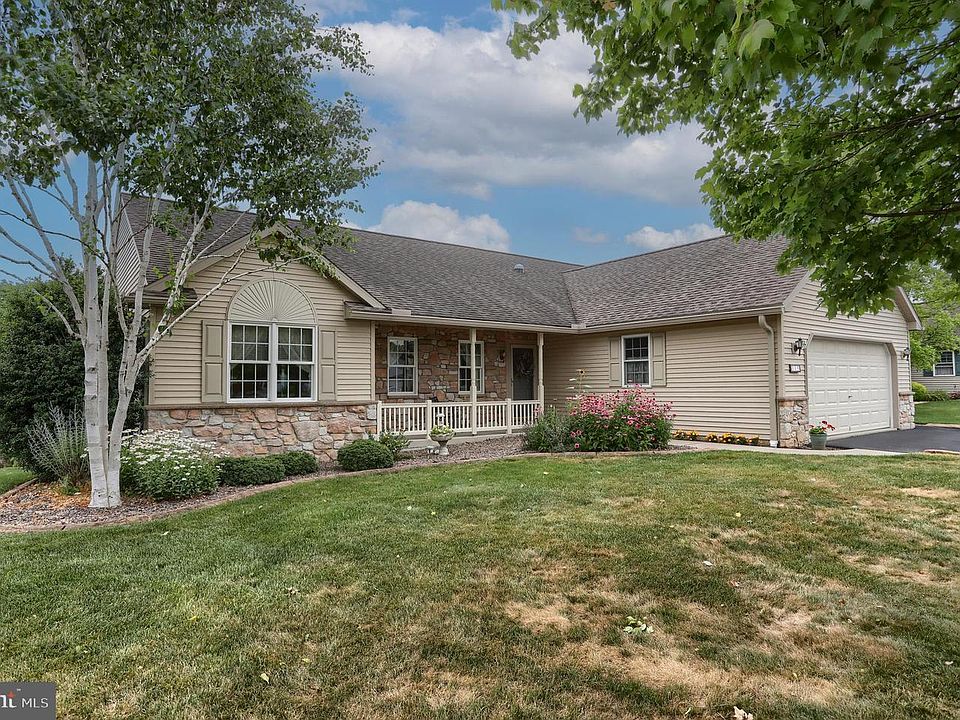1st image of 115 Arbor Dr