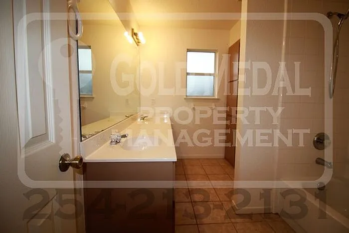217 Janelle Dr — Photo 6