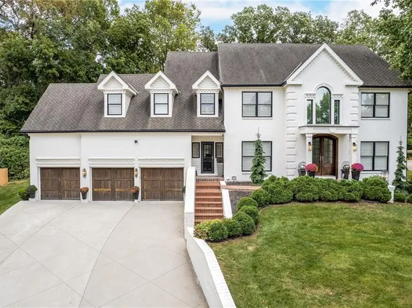 713 White Oak Ln, Kansas City, MO 64116