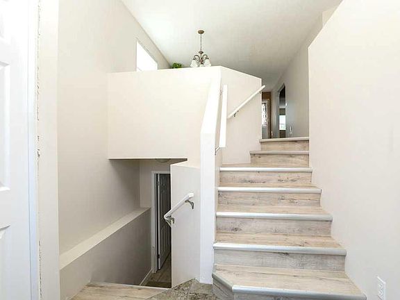 3rd image of 644 N Aberdeen Cres W
