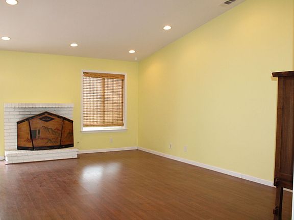 2nd image of 190 Iris Rd