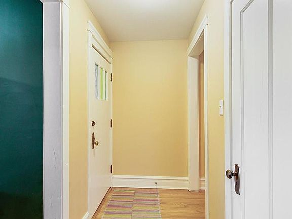 2nd image of 1618 W Edgewater Ave APT 1E