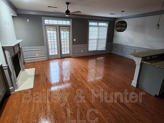 2nd image of 3365 Regent Pl SW