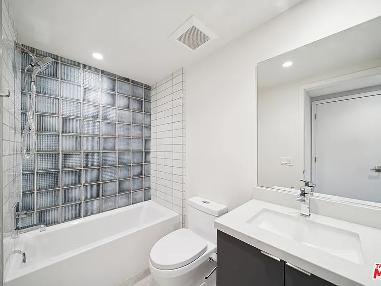 1051 S Corning St #501 — Photo 37