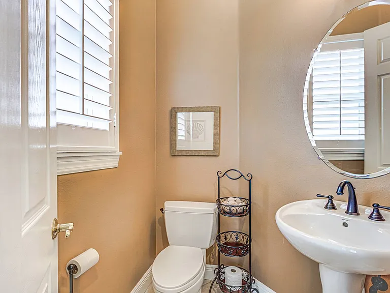 454 Island Cir — Photo 16