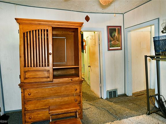 17th image of 216 Federal St NE