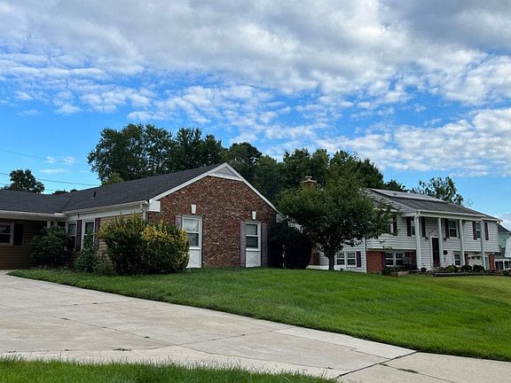 2nd image of 1305 Paddock Ln