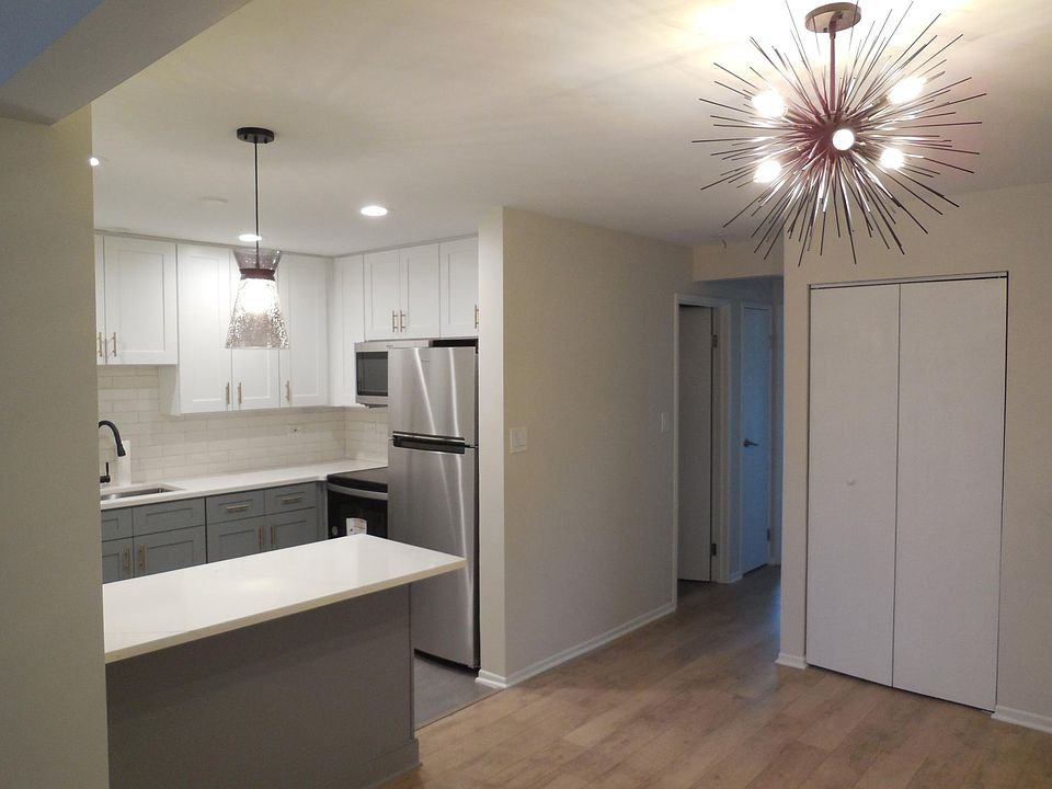 1st image of 1332 N Geneva Dr Unit 2A