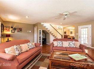 4155 Forest Point Dr, Hickory, NC 28602