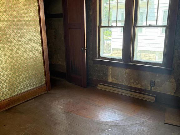 4th image of 1944 S 89th STREET