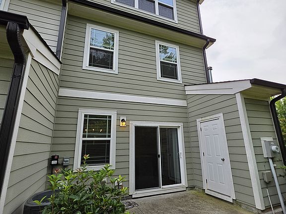 5th image of 301 Old Grove Ln