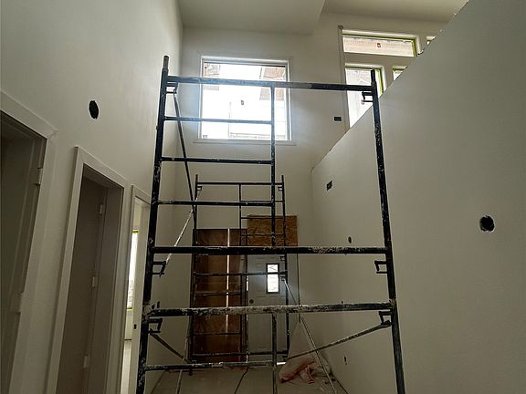 3rd image of 237 Turnberry St