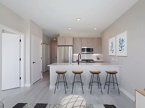 5th image of 4621 N Broadway St #628