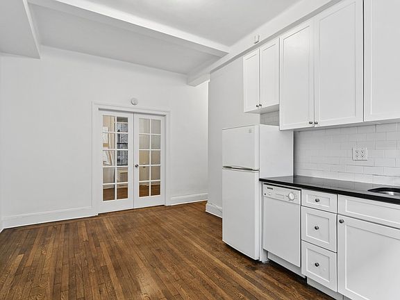 5th image of 19 W 69th St APT 201