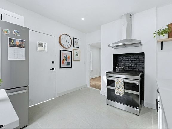 5th image of 48 Liberty St