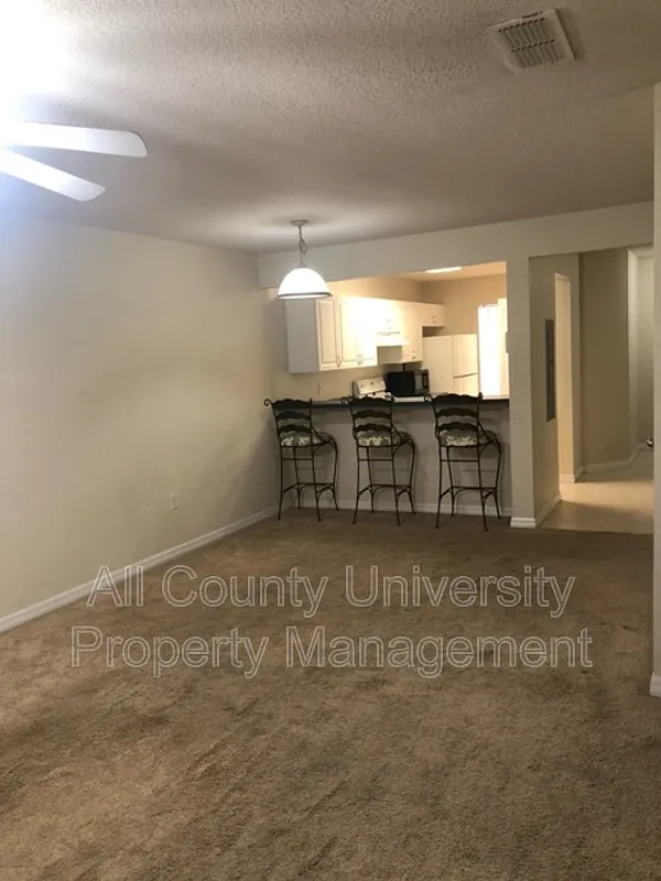 2 bed, 2.5 bath, 1142 sqft, $1,550 — Photo 2