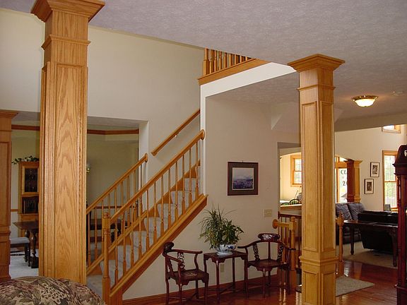 Foyer  / Entry - Oak