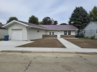 612 2nd Avenue Northwest Ext, Cascade, IA 52033