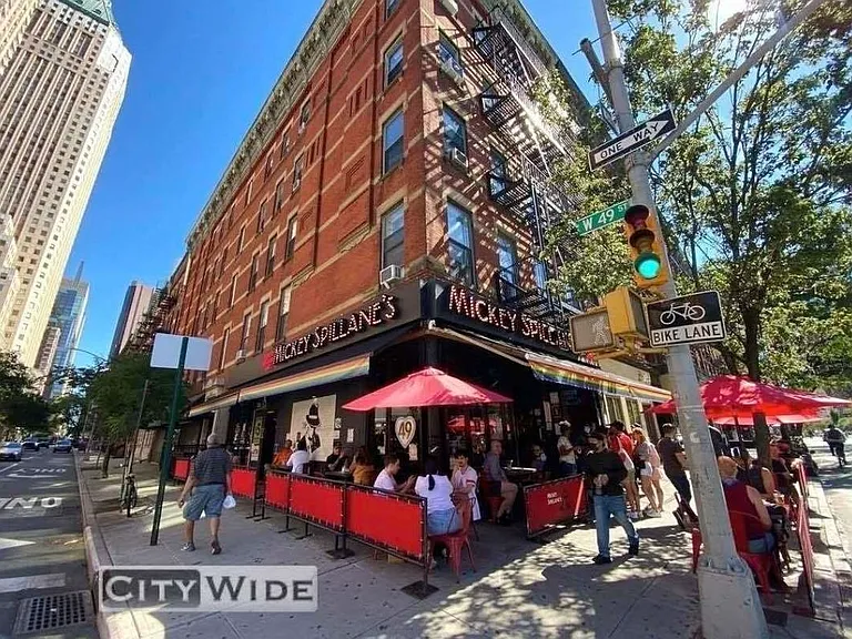 443 W 51st St #1R — Photo 8