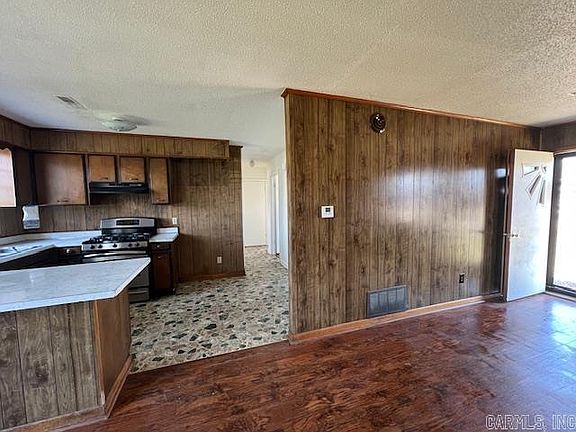 2nd image of 205 Lynn Ave