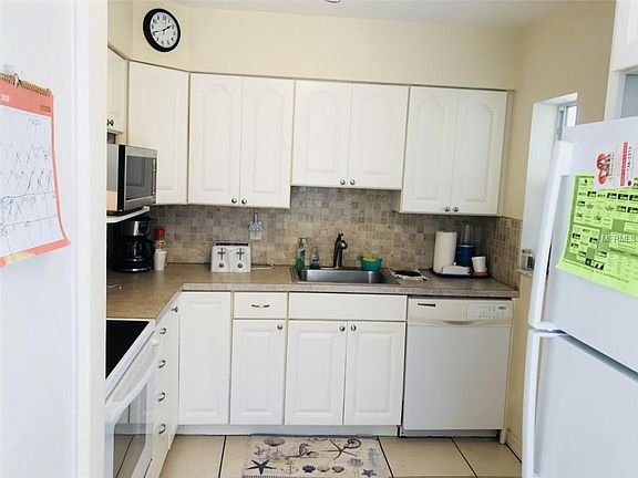3rd image of 2444 Baywood Dr E