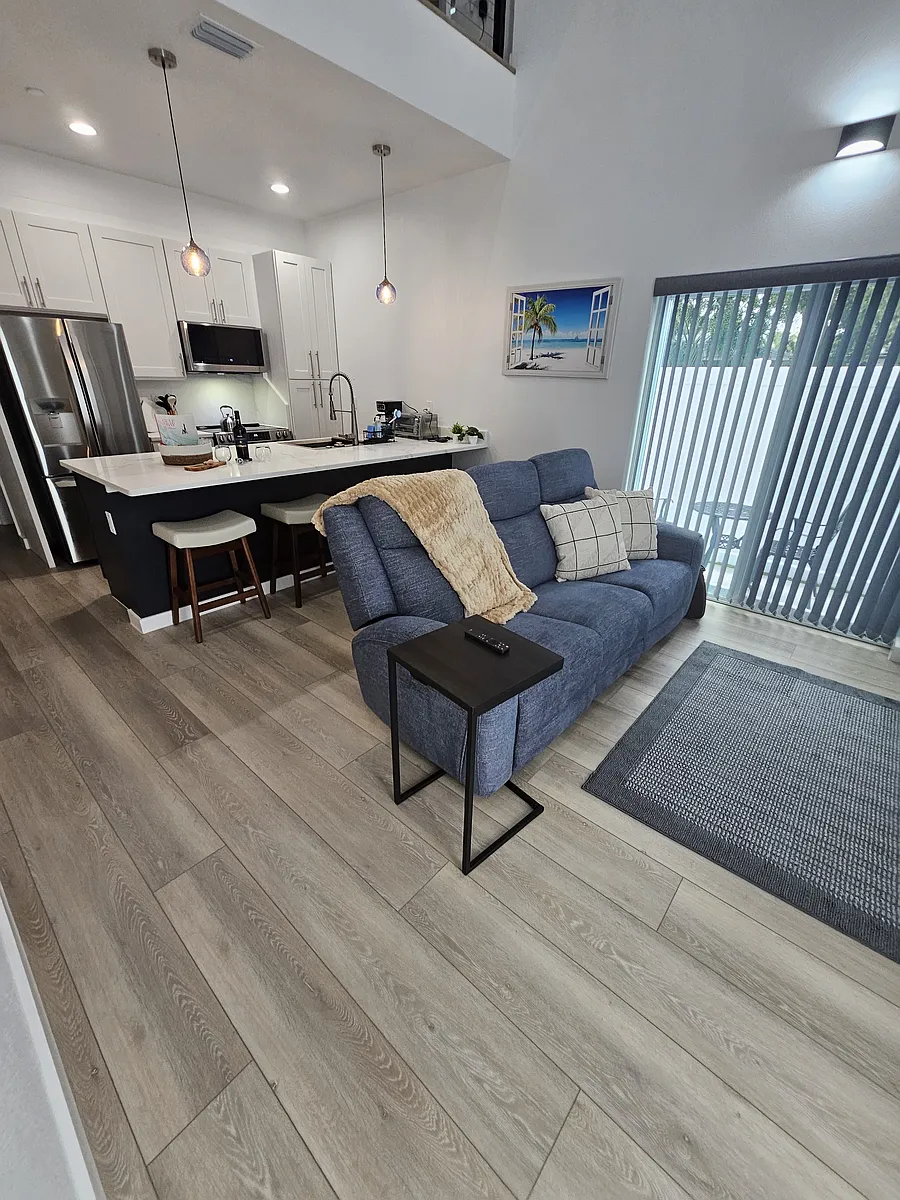 Living Room & Eating Kitchen - 527 N Garden Ave #1