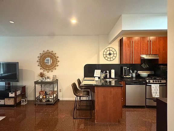 5th image of 2129 31st Ave APT 2A